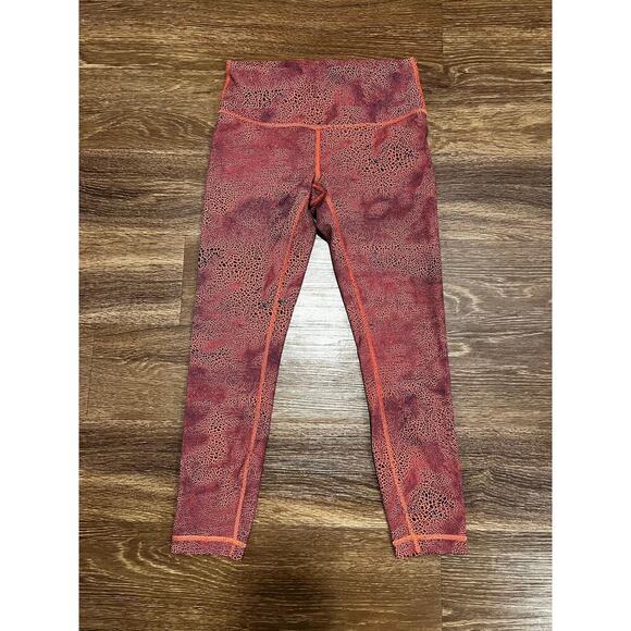 Women's Lululemon Orange and Blue Pattern Ivigorate 25 in inseam - Picture 1 of 7